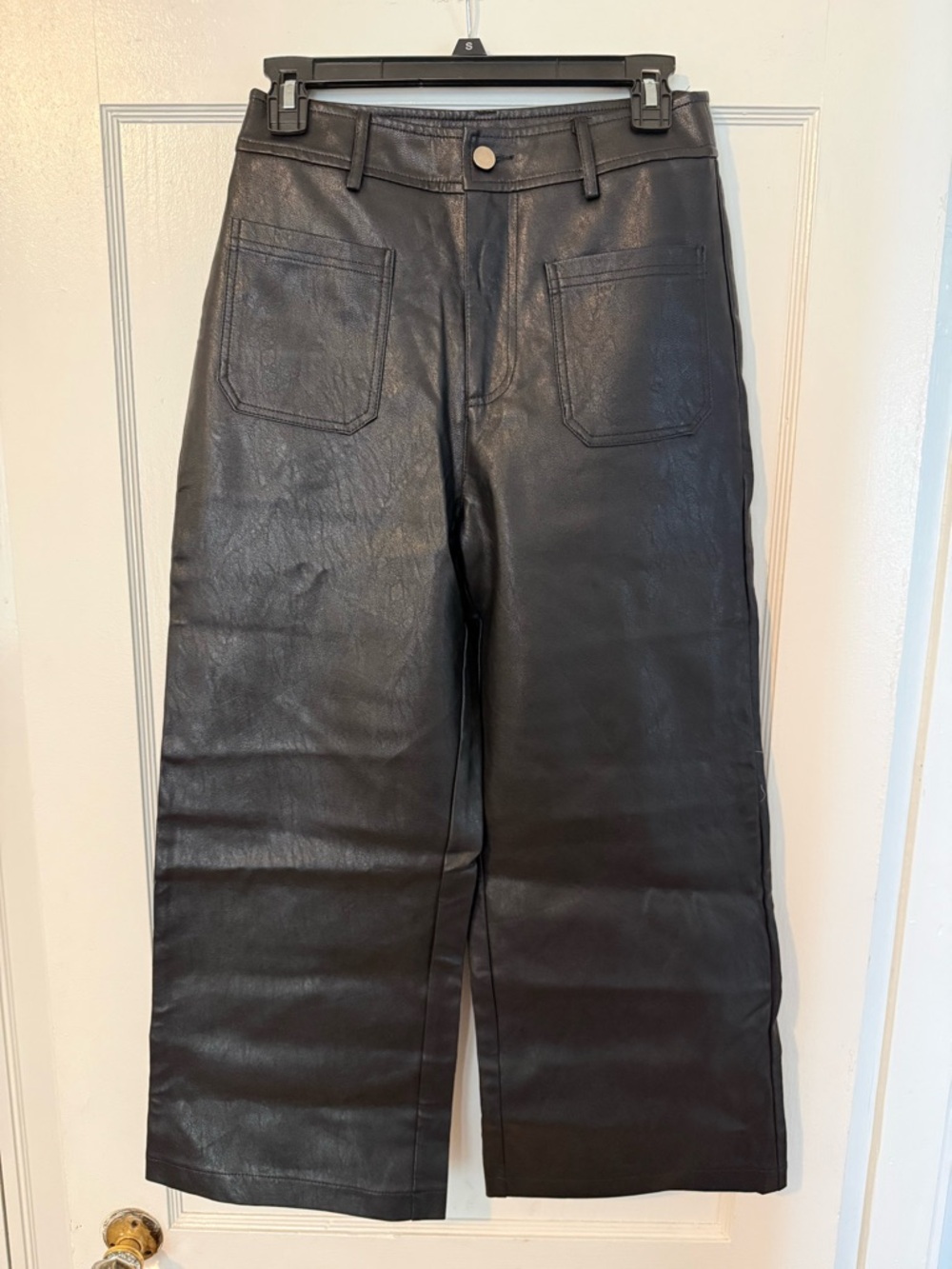 Francesca's Audrey Parks Black Capris